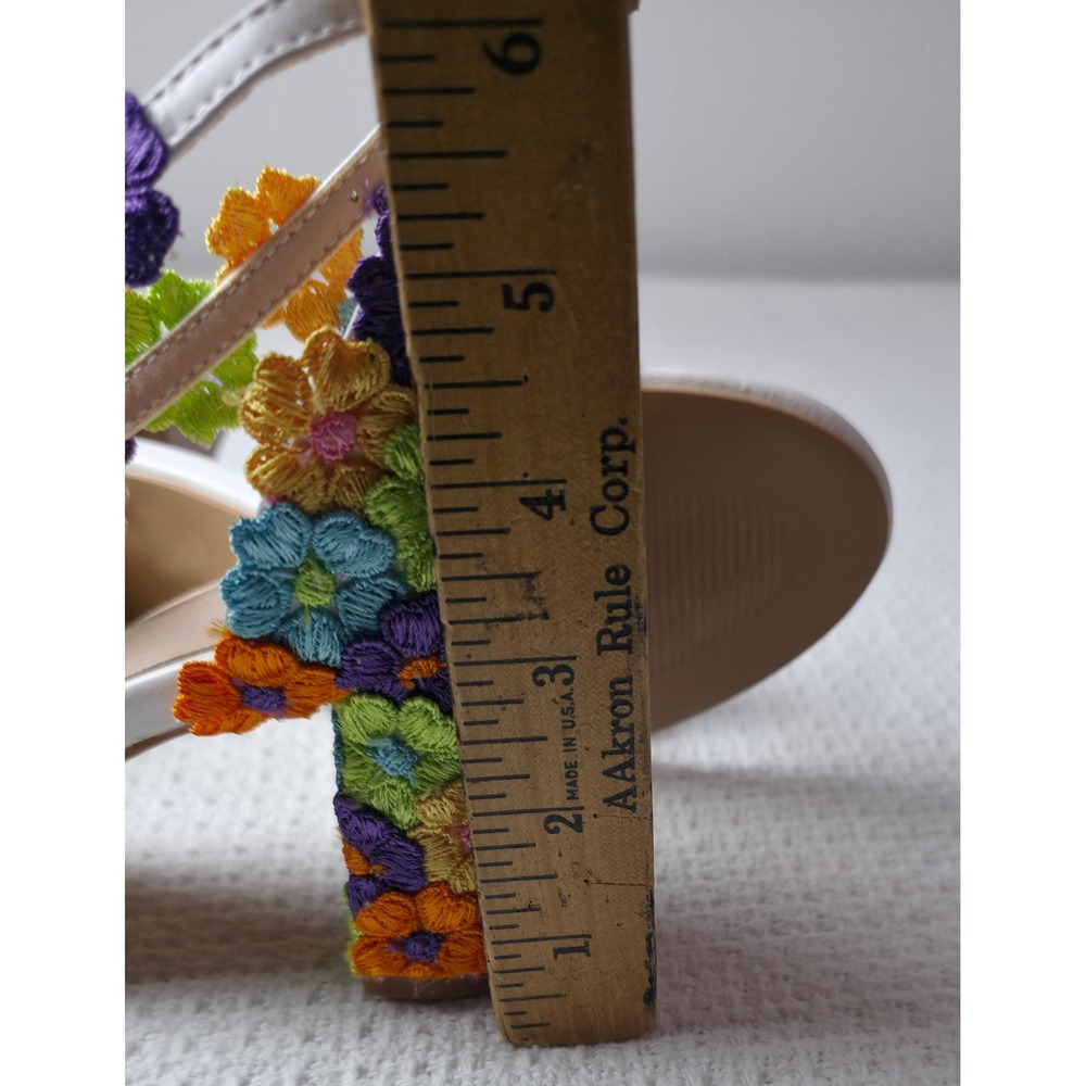 Crystal Queen Floral Embroidered Sandals Womens 40 White Multi Beads - Picture 7 of 7